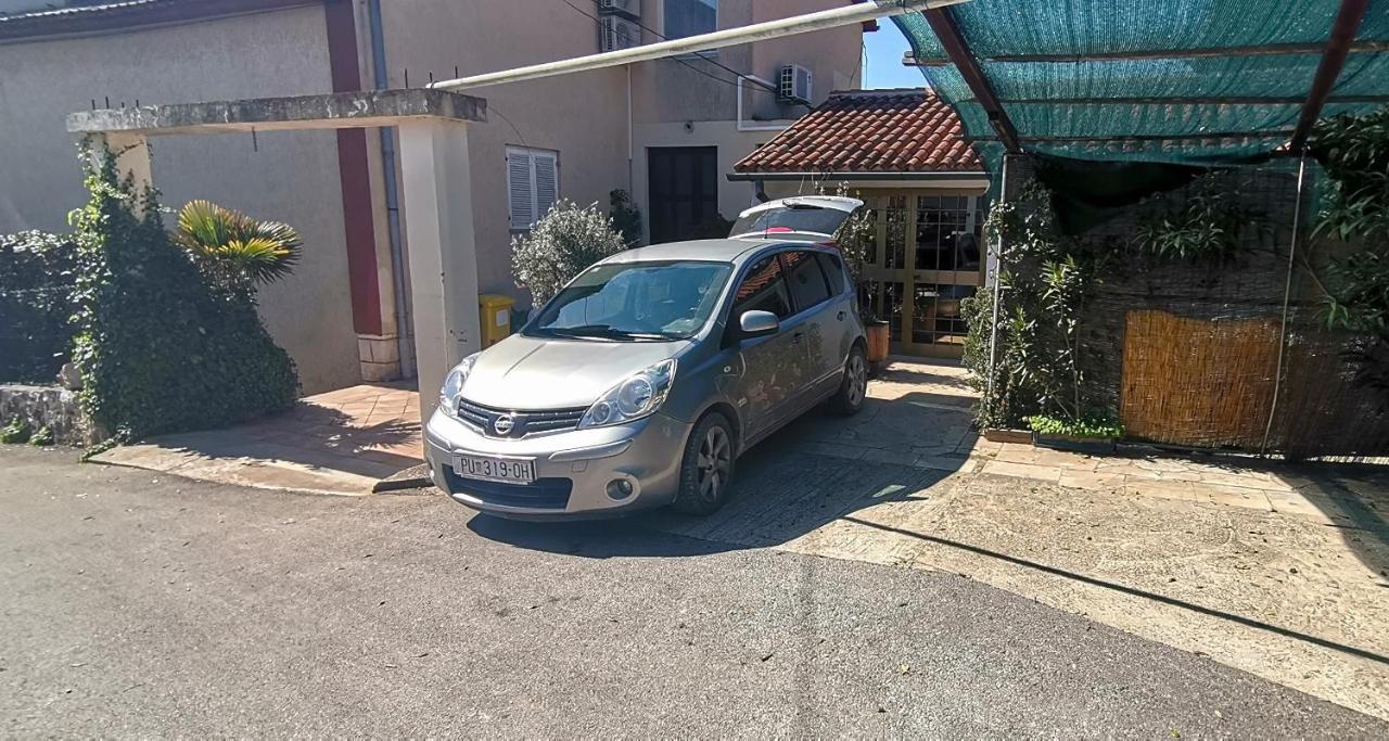 Apartments And Room Pergola Rovinj Exteriör bild