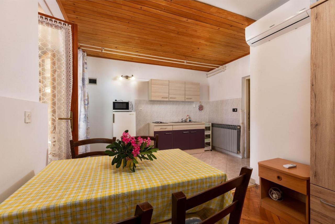Apartments And Room Pergola Rovinj Exteriör bild
