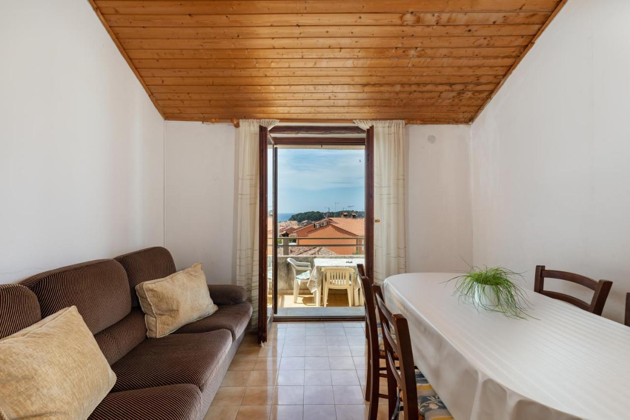 Apartments And Room Pergola Rovinj Exteriör bild