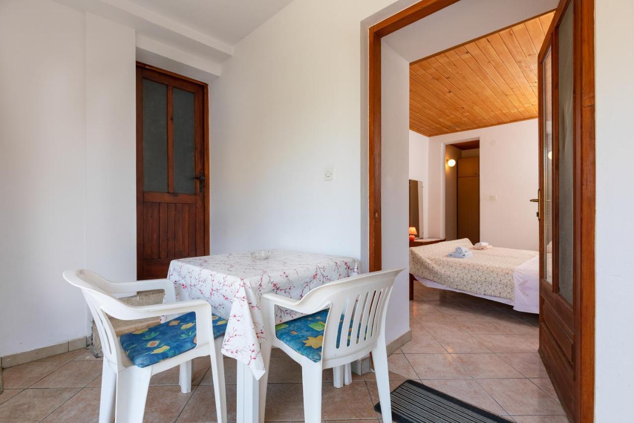 Apartments And Room Pergola Rovinj Exteriör bild